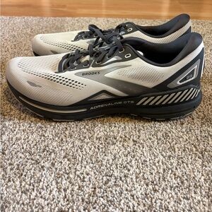 Brooks Adrenaline GTS Men's Size 11.5 Running Shoes - Light Gray/Black